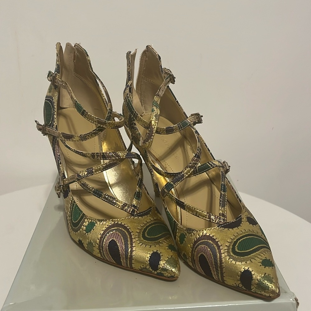 Marc Fisher gold multi colored zip back pump.Size 7.5
